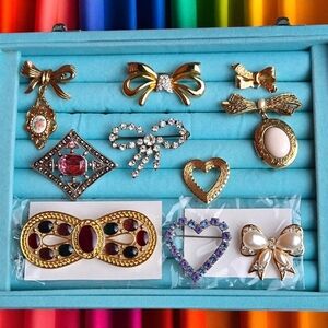 Elegant Gold and Silver Toje Fuax Pearl / Gemstone  Brooch Set Of 10